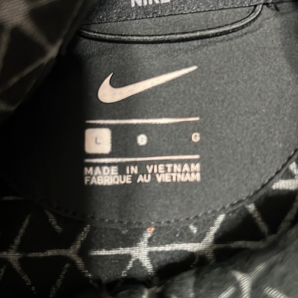 New maroon Nike jacket without tags.Very warm material. - Picture 4 of 5